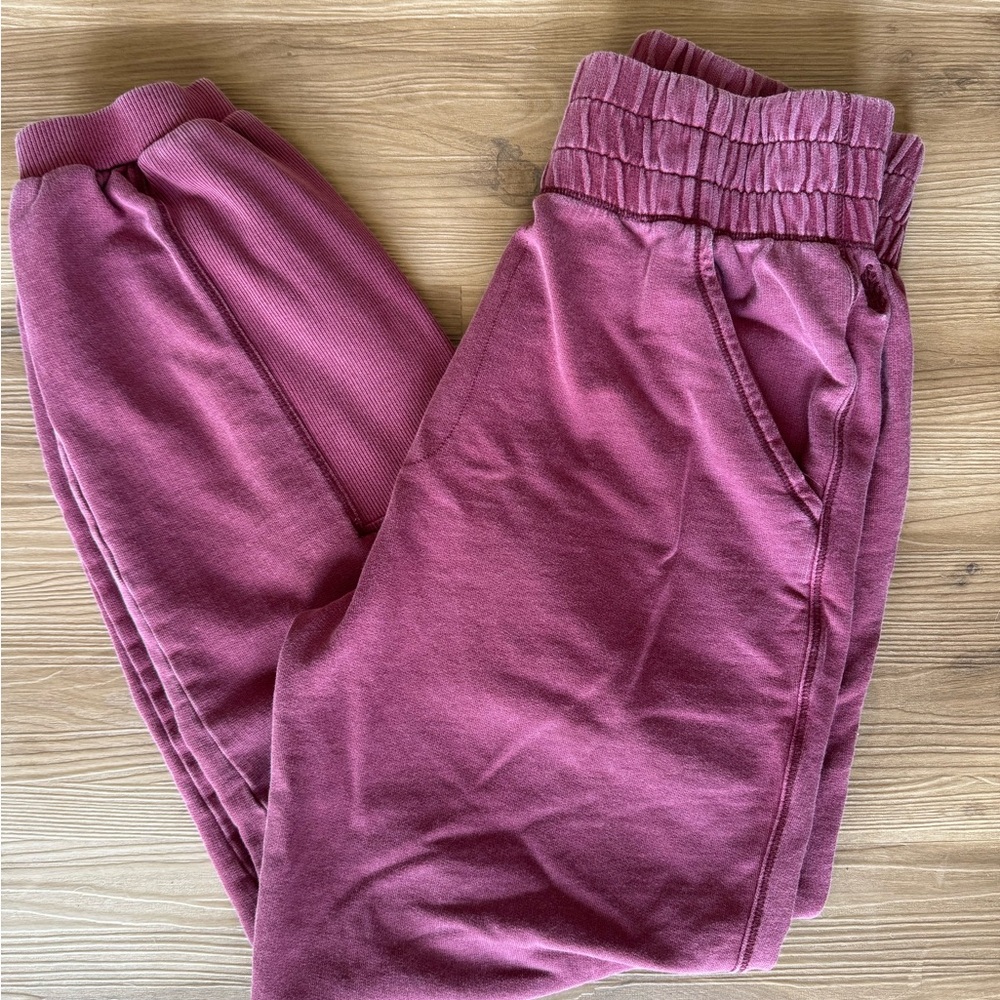 FREE PEOPLE Movement joggers, size XS.